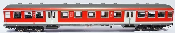 (Silberling) verkehrsrot, lang LüP: 825m, Innenbeleuchtung digital schaltbar, R 1020mm